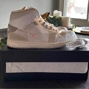 Air Jordan 1 Mid SE, Inside Out